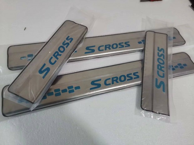 Suzuki Sx4 S Cross, az új S Crosshoz is küszöbvédő szett
