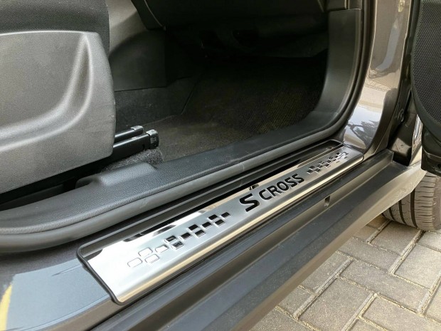 Suzuki Sx4 S-Cross az j S Crosshoz is! 4 rszes Kszbvd szett