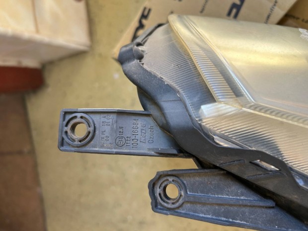 Suzuki Sx4 első lámpa eladó