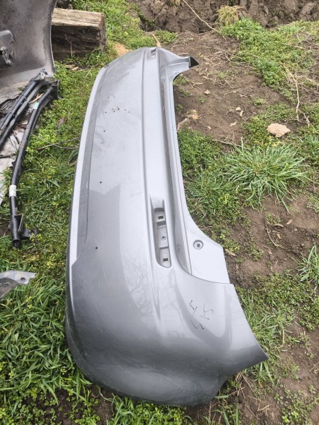 Suzuki Sx4 hátsó lökhárító kis javítással