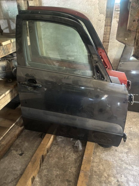 Suzuki Sx4 jobb első ajtó több színben