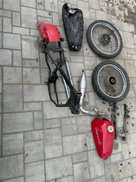 Suzuki TS50Xk veter�n krossz motor v�z tank kerekek alkatr�szek