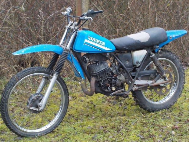 Suzuki TS 125-ös,régi 2 ütemű alkatrészek,csak egyben eladók