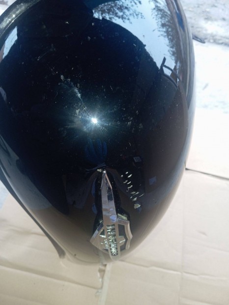 Suzuki VLR 1800 tank embl�ma hely�n nyom�d�s