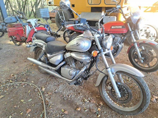 Suzuki VL 125 LC (Intruder)