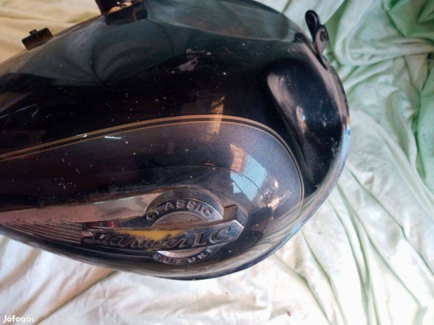 Suzuki VL 250 tank