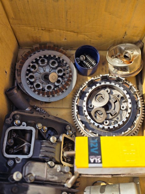 Suzuki VZ800 Marauder motor alkatrszek