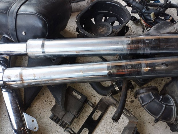 Suzuki VZ 800 Marauder 800 alkatrész , első teleszkóp