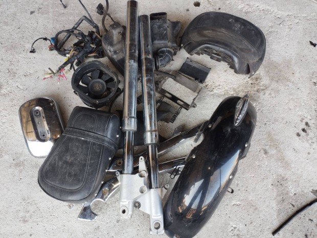 Suzuki VZ 800 Marauder alkatr�sz , els� teleszk�p