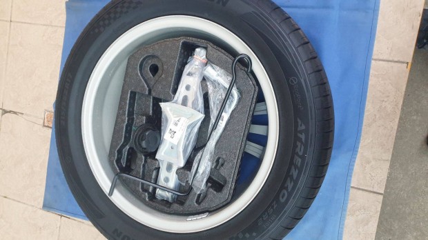 Suzuki Vitara 215/55r17 teljesértékű pótkerék készlet ahogy a képen