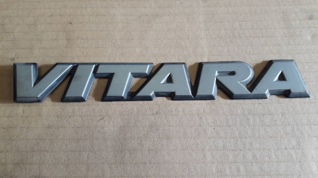 Suzuki Vitara Felirat / Embl�ma