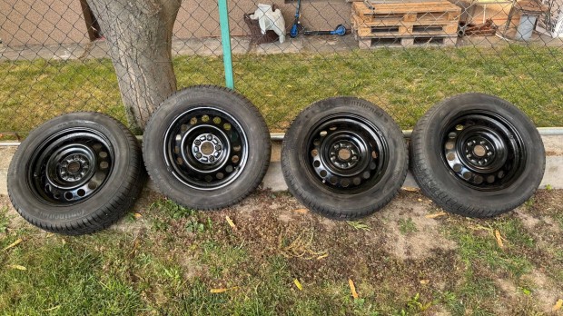 Suzuki Vitara/Scross lemezfelni téli gumikkal, gyári tpms szenzorokkal