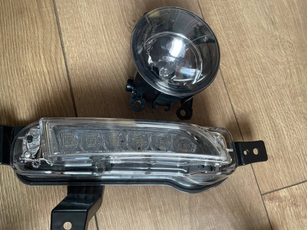 Suzuki Vitara d�szr�cs, �s bal oldali Led menetf�ny elad�