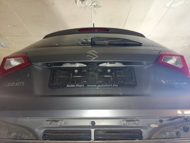 Suzuki Vitara gy�ri bontott h�ts� l�mpa, l�mp�k. 