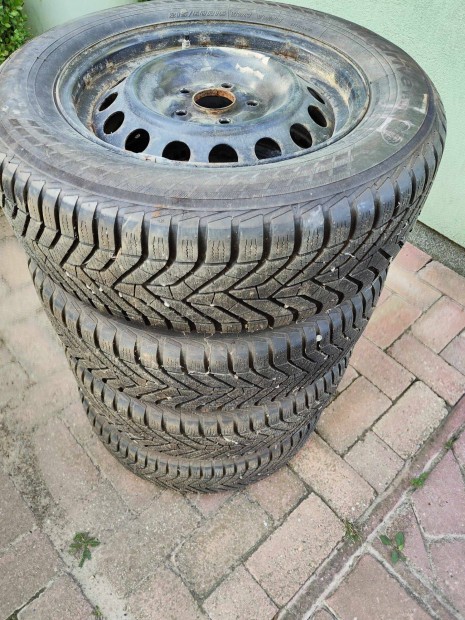 Suzuki Vitara gyári téligumi szett felnivel Yokohama Wdrive 215/60 R16