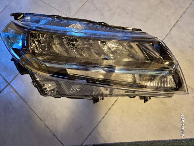 Suzuki Vitara jobb ledes fényszóró