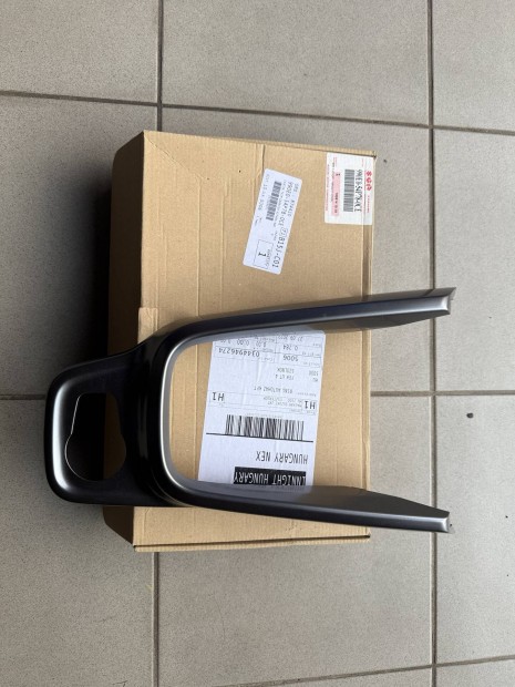 Suzuki Vitara k�z�pkonzol d�szbet�t gy�ri 4wd-hez!