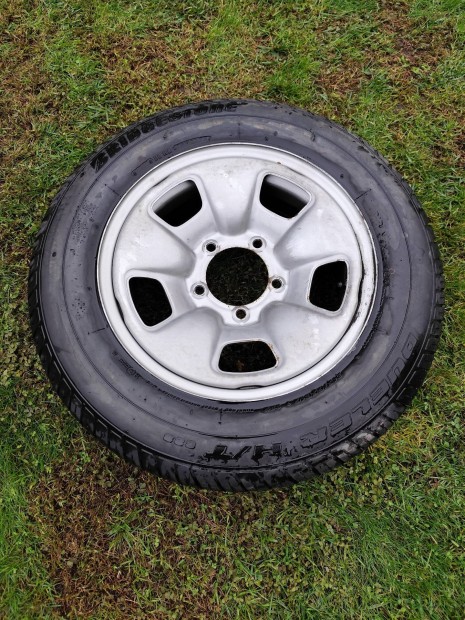 Suzuki Vitara pótkerék 16", 5x139.7 R16 gumival együtt