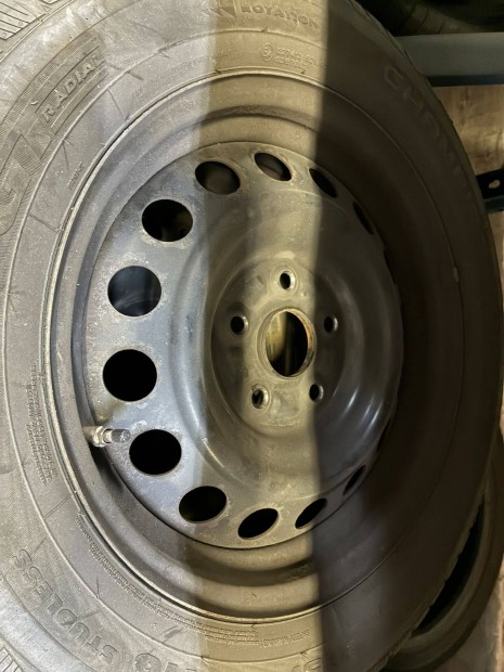 Suzuki Vitara télikerék szett felni + téligumi + szenzorok 215 60 16