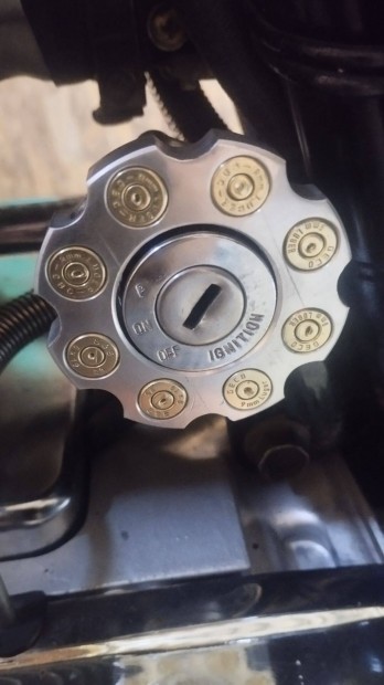 Suzuki Vs Intruder gyújtáskapcsoló dísz