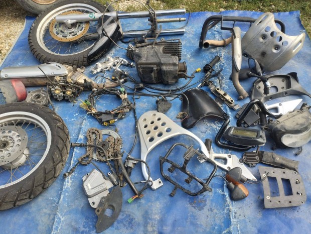 Suzuki XF 650 Freewind alkatr�sz