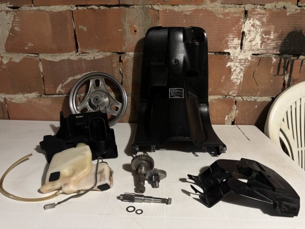 Suzuki ZZ Sepia 50 robog megmaradt alkatrszek egyben eladk.