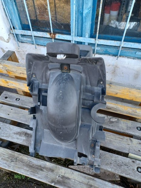 Suzuki burgman 400 hátsó kerék fölötti idom