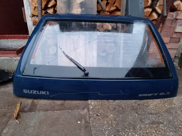 Suzuki csomagtart ajt