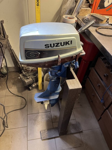 Suzuki csnak motor 