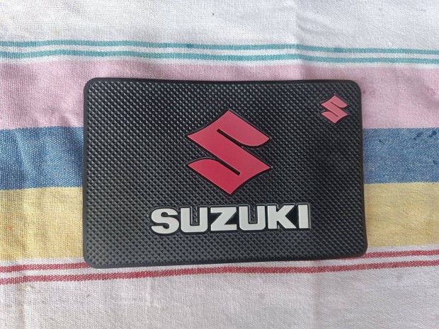 Suzuki cs�sz�smentes telefon, szem�veg, apr�p�nz tart� gumilap