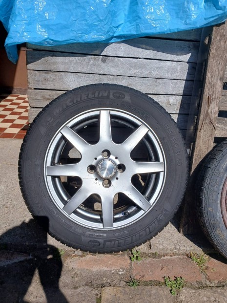 Suzuki felni garnitúra 4x100x15.