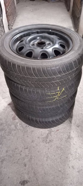 Suzuki felnik gumiabronccsal eladk