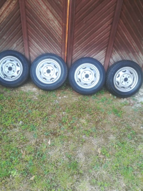 Suzuki felnik gumikkal