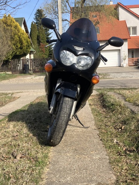 Suzuki gsxf750