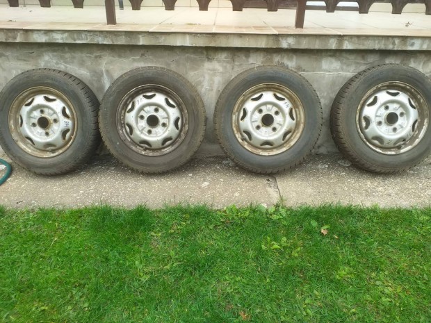 Suzuki gumi Barum polár 155/70x13 Eladó