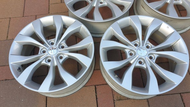 Suzuki gyári alufelni 17" col tpms szelep