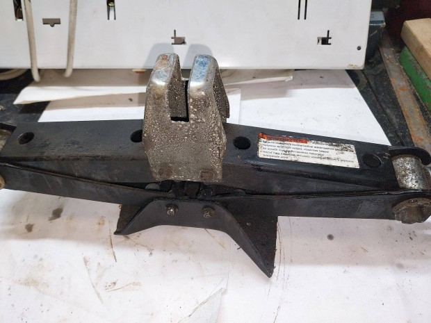 Suzuki ignis emel�