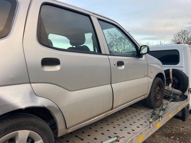 Suzuki ignis ezst ajt elad