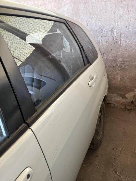 Suzuki liana fehér bal hátsó ajtó