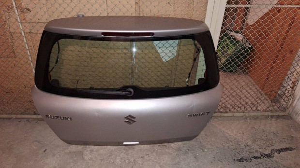 Suzuki swift 2005 csomagtér ajtó