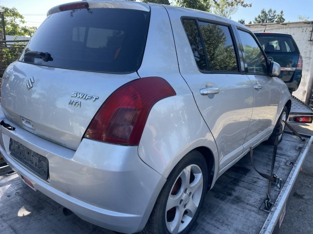 Suzuki swift 2 Csomagtrajt elado  