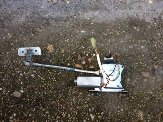 Suzuki swift ablaktörlő motor