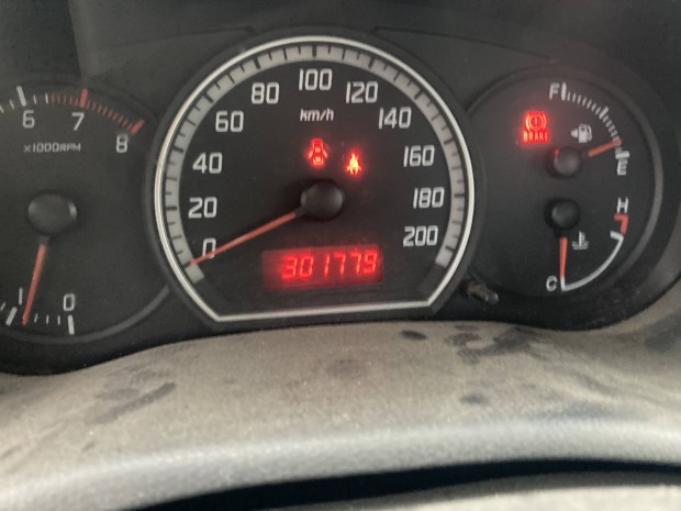 Suzuki swift benzin/g�z von�horog 1,5 �v m�szaki