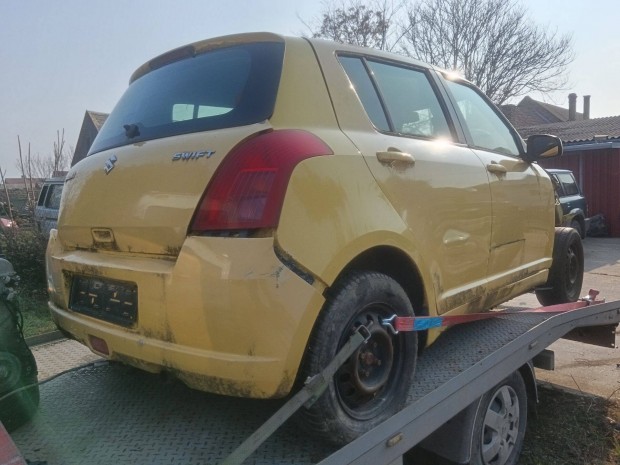 Suzuki swift csomagtr ajt