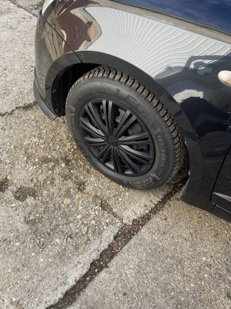 Suzuki swift kereket elad� �j n�gy�vszakos gumikal.