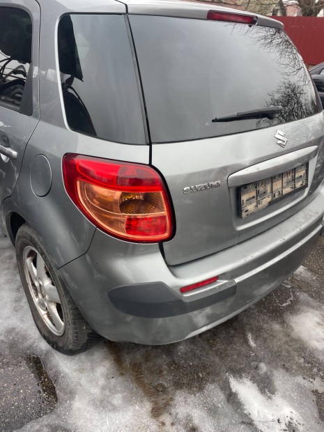Suzuki sx4 bal els� s�rv�d� elad�
