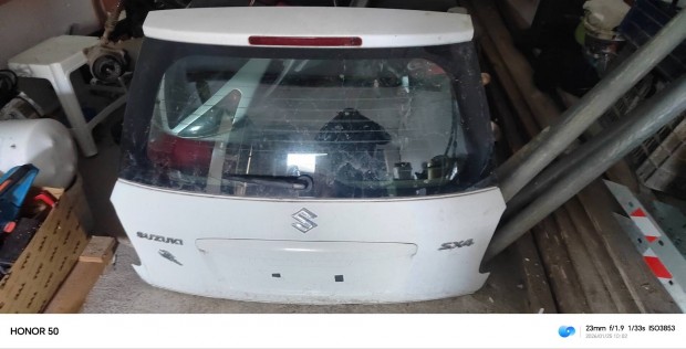 Suzuki sx4 csomagtart�
