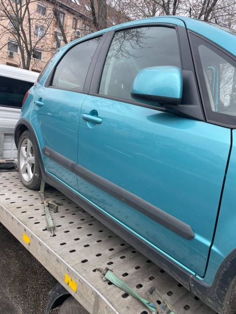 Suzuki sx4 jobb els� h�ts� ajt� elad�