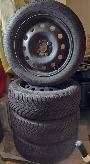 Suzuki téligumi gyári lemezfelnin 185/60 R15