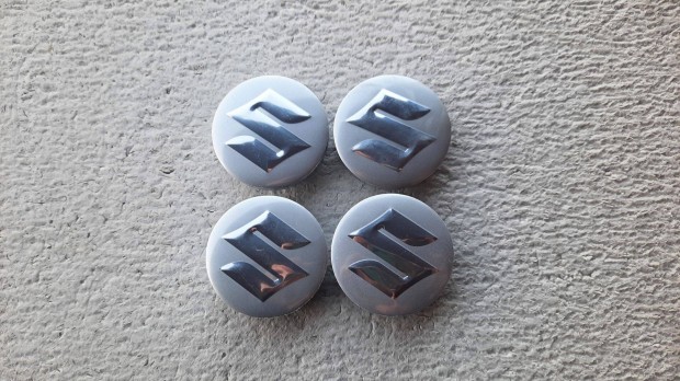 Suzuki új felni díszkupak közép felnikupak kerékagy kupak 56mm